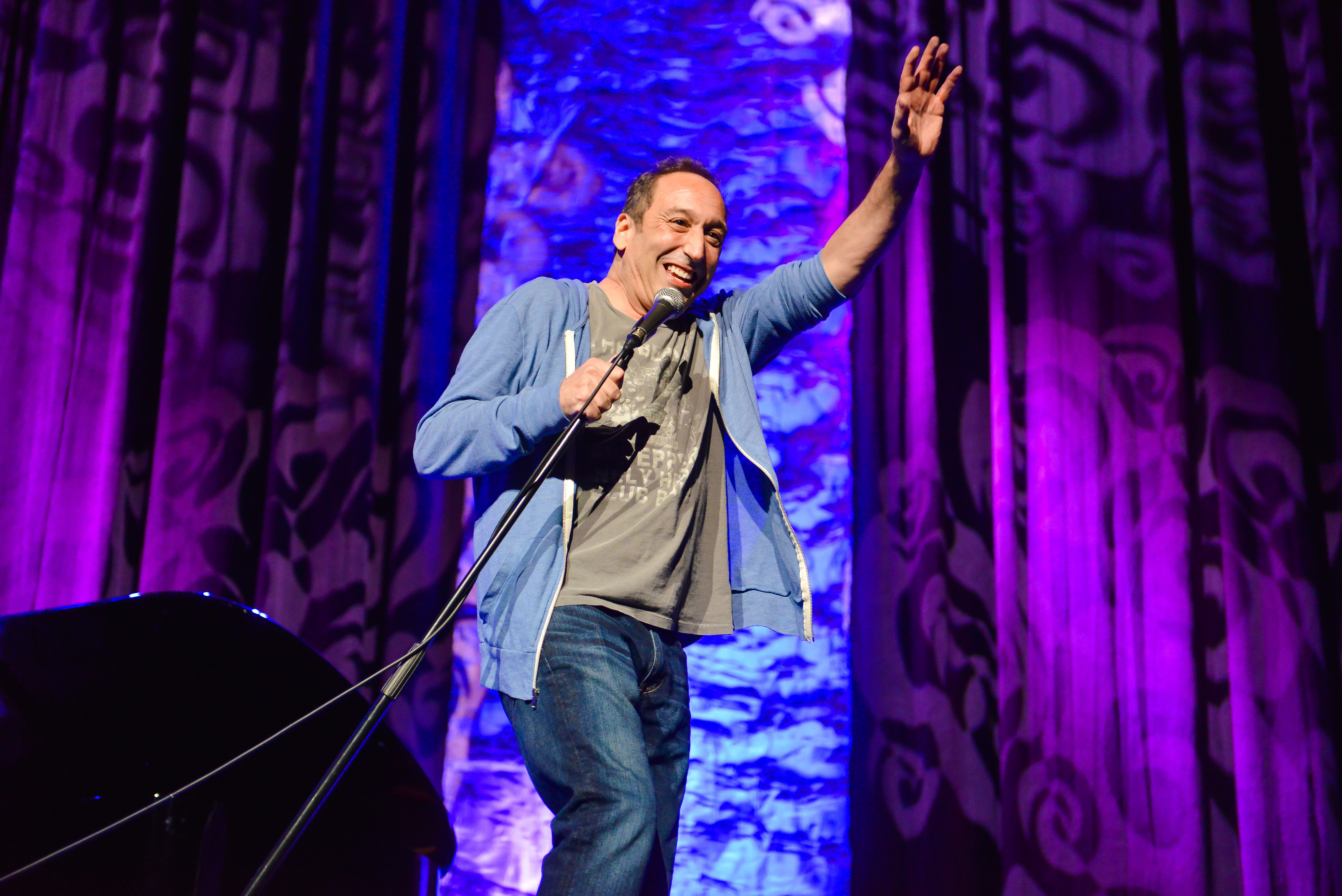 Jeremy Hotz waving